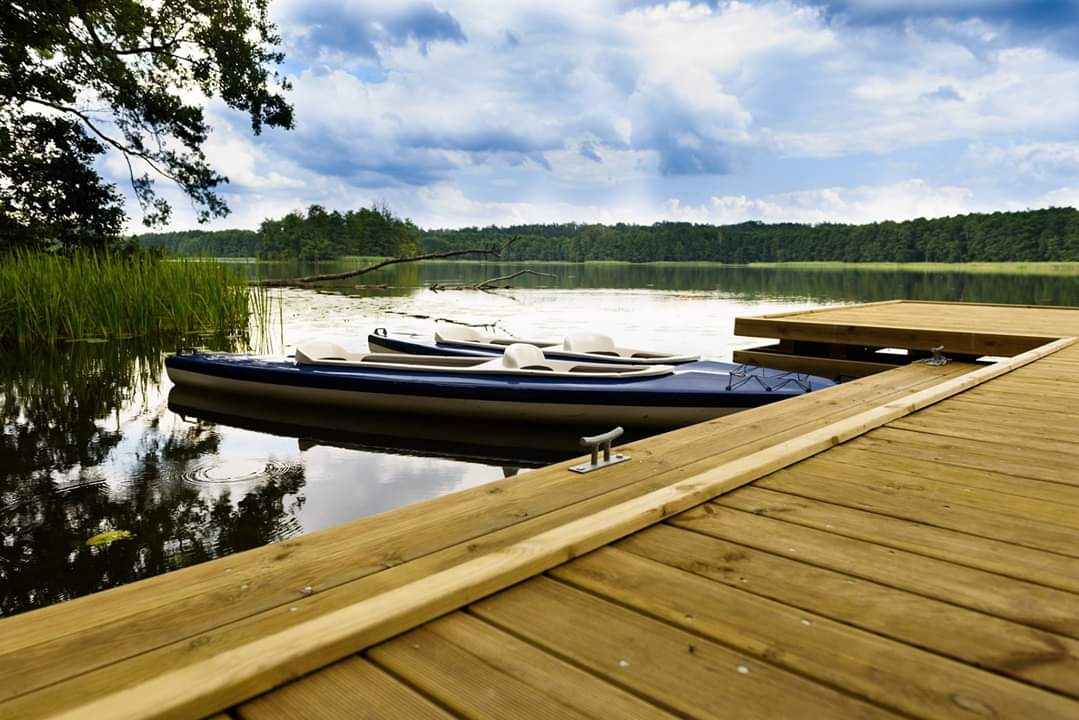 Pomost nad jeziorem w Szelągówce